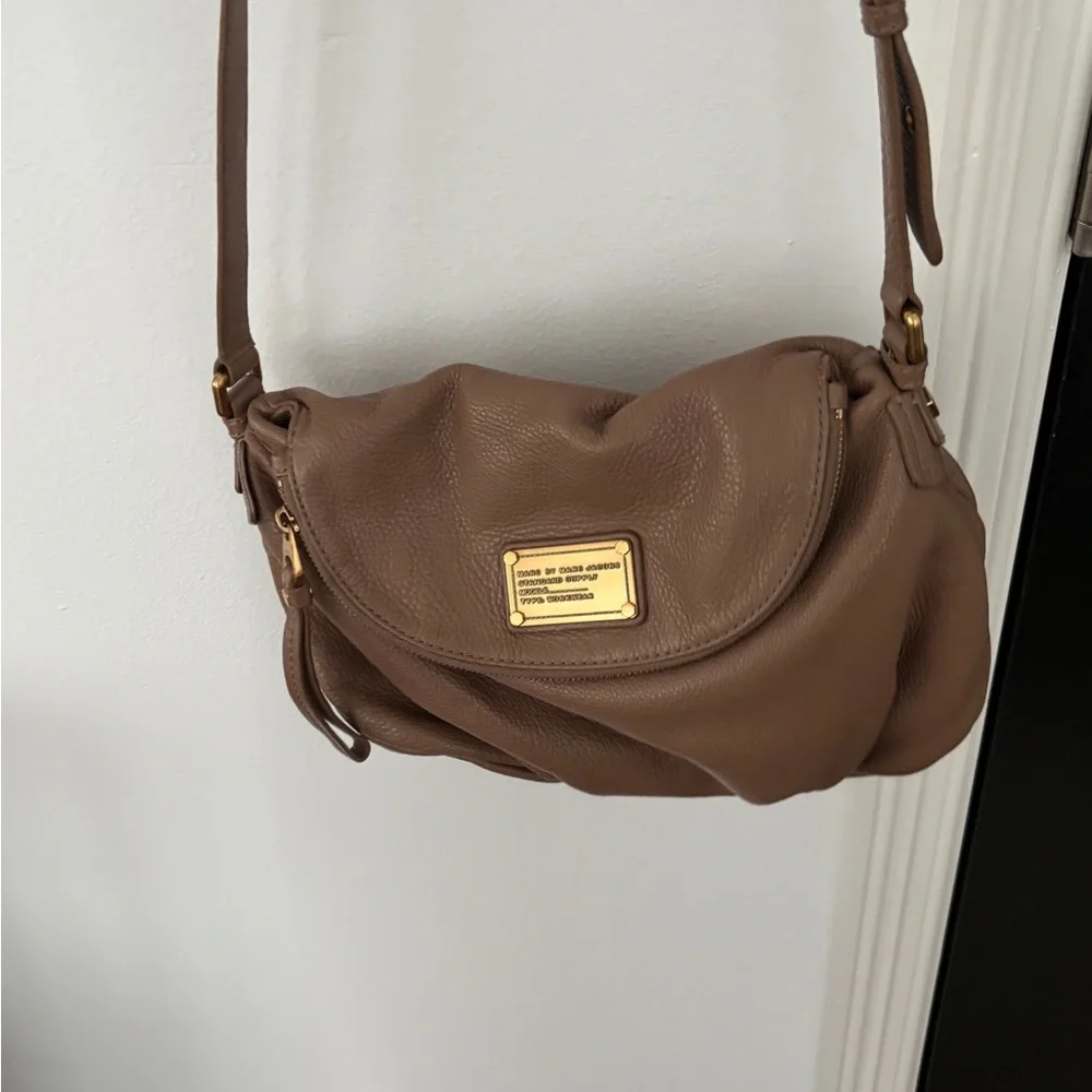 Marc Jacobs Original Large Percy Crossbody in Taupe/Gray - Picture 1 of 4